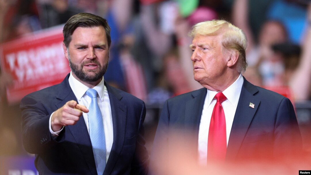 Ceyms Devid Vens və Donald Tramp