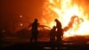  Спасатели тушат пожар на автозаправочной станции в Махачкале, 14 августа 2023 года