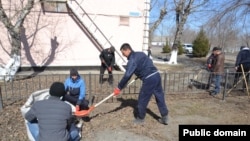 Общегородской субботник в городе Державинске Жаркаинского района. Иллюстративное фото