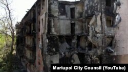 Будинок в Маріуполі, зруйнований після ударів російської армії