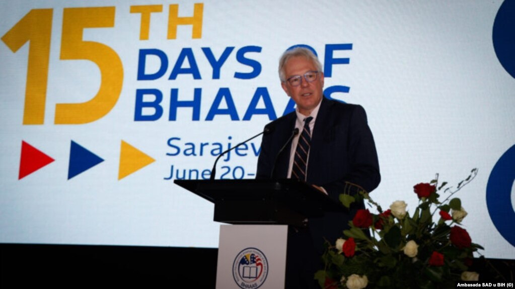Ambasador Michael Murphy tokom obraćanja u okviru u Dana Bosanskohercegovačko-američke akademije umjetnosti i nauka BiH, Sarajevo, 21. juna 2024.