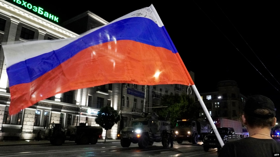 Activists Fined for Red Square U.S.-Russian Flag Photo – Reports - The  Moscow Times