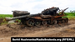 Уничтоженный в Запорожской области российский танк, июль 2023 года