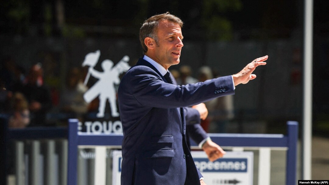 Emmanuel Macron joacă o strategie periculoasă, spun unii, pentru a încerca să prevină victoria lui Marine le Pen în alegerile prezidențiale din 2027.