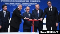 Бойко Борисов участва заедно с президентите на Турция, Русия и Сърбия - Ердоган, Путин и Вучич, в откриването на газопровода “Турски поток” в Истанбул. Борисов и Вучич се договориха на територията на България и Сърбия газопроводът да се нарича “Балкански поток”.
