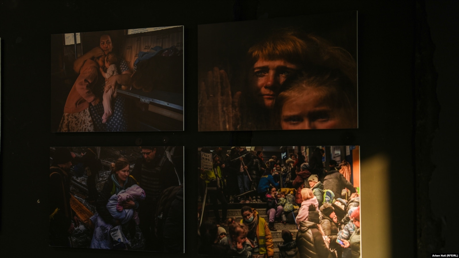 Kustoskinja izložbe o Ukrajini kaže da Kosovo nema knjigu s fotografijama koje dokumentuju zločine koji su se dogodili tokom rata.