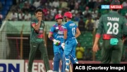 گوشه یی از یک بازی تیم ملی کریکت افغانستان با تیم بنگله دیش
