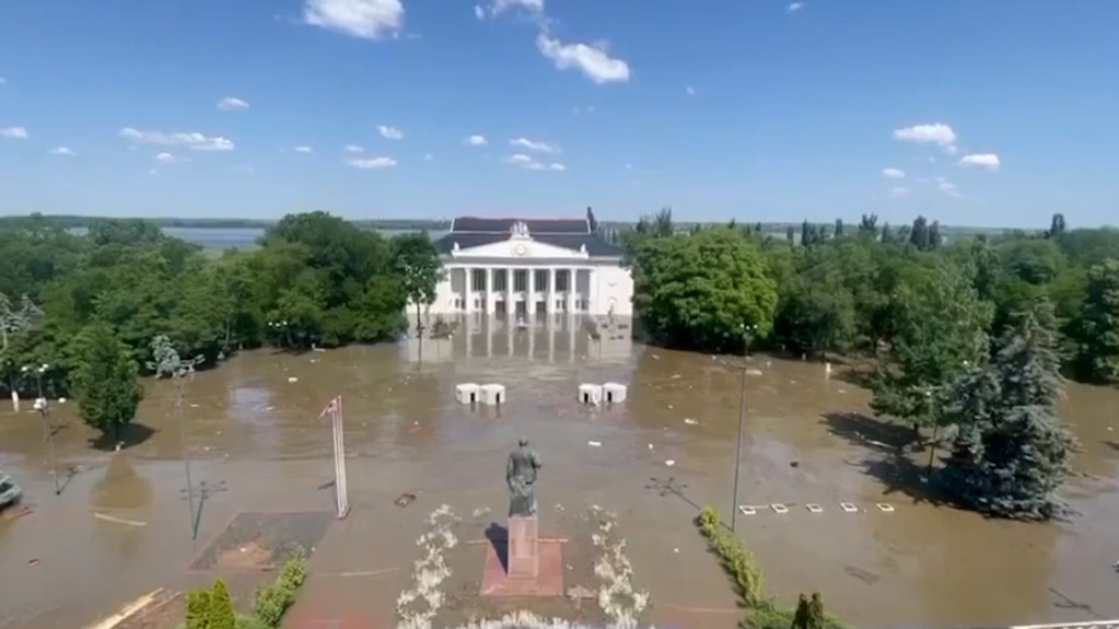 Nước dâng đến mức 'nguy kịch', quan chức Ukraine cho biết sau khi vỡ đập