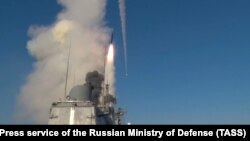За даними ВМС України, в Чорному морі перебувають два носії крилатих ракет із вісьмома «Калібрами» 