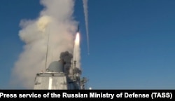 Пуск крылатой ракеты "Калибр" с фрегата Черноморского флота