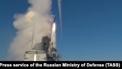 Пуск крылатой ракеты «Калибр» с фрегата Черноморского флота России по целям в Украине, июнь 2022 года
