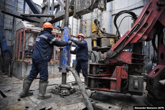 Работы на газовой буровой установке на полуострове Ямал