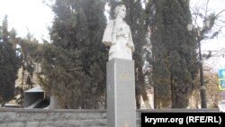 Памятник Леси Украинки, 8 апреля 2023 года