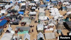 Раселените Палестинци, кои ги напуштија своите домови поради израелските напади, во шаторски камп во Рафа, во јужниот дел на Појасот Газа, 14 февруари 2024 г.