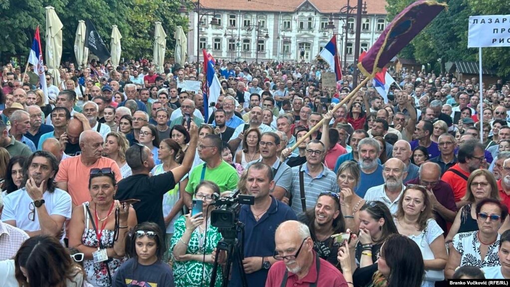 Protest u Aranđelovcu u Srbiji zbog najavljenog projekta ekploatacije litijuma u zapadnoj Srbiji, 29. jula 2024. 