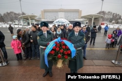 Возложение цветов к монументу Независимости. Алматы, 16 декабря 2023 года
