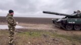 У Росії нібито випробовують FPV-танк. Підполковник ЗСУ вважає, що це можливо. Скріншот з відео, де, як стверджується, випробовують такий танк
