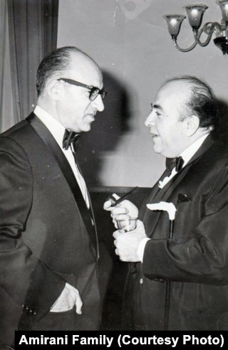 علی‌اصغر امیرانی در کنار امیرعباس هویدا در سال‌های پیش از انقلاب