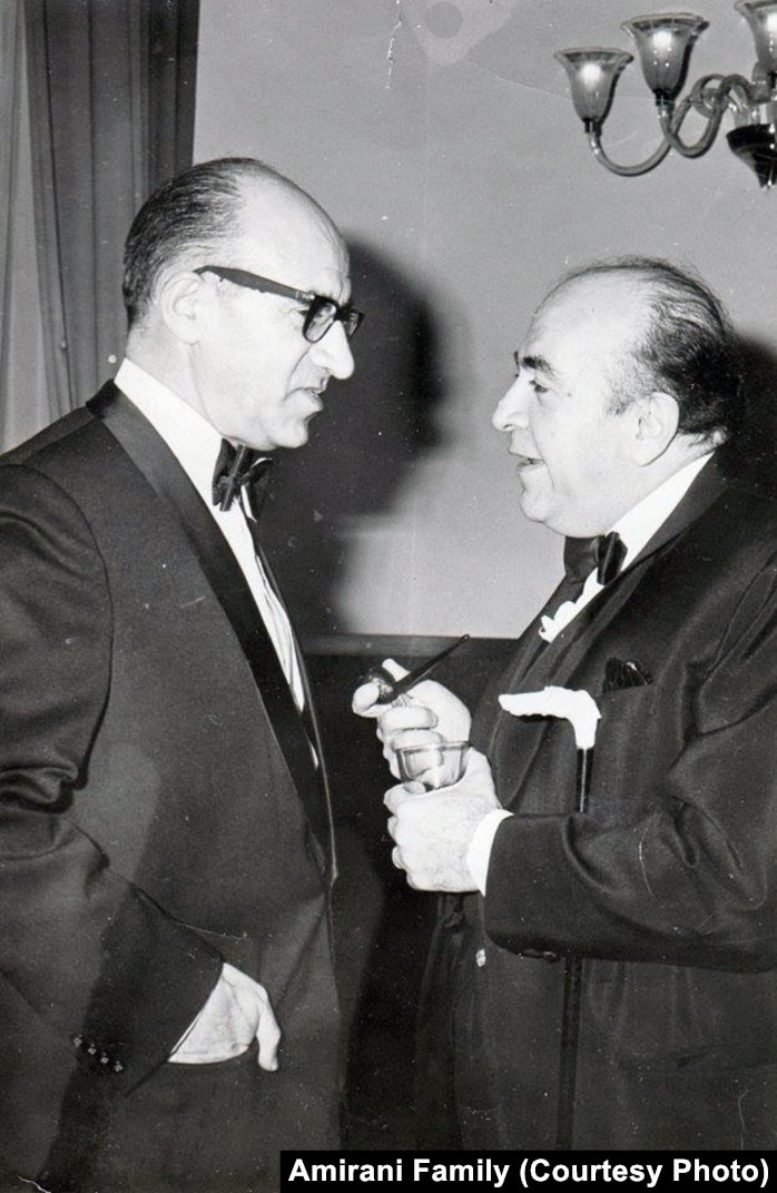 علی‌اصغر امیرانی در کنار امیرعباس هویدا در سال‌های پیش از انقلاب
