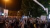 Stotine demonstranata okupilo se na devetnaestom protestu &quot;Srbija protiv nasilja&quot; 8. septembra&nbsp; ispred privatne televizije Pink.<br />
Među glavnim zahtevima demonstranata, bilo je ukidanje rijaliti programa koji se emituje na Pinku, a da se toj televiziji oduzme nacionalna frekvencija.