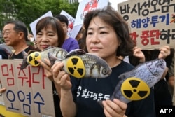 A fukusimai hűtővíz tengerbe engedése ellen tüntettek az egy főre jutó tengeri eredetű élelmiszer fogyasztásában világelsőnek számító Dél-Koreában 2023. augusztus 24-én
