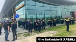 Полиция у аэропорта Тбилиси, архивное фото