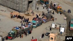 Afghan refugees arrive in trucks to cross the Pakistan-Afghanistan border at Torkham on October 27.