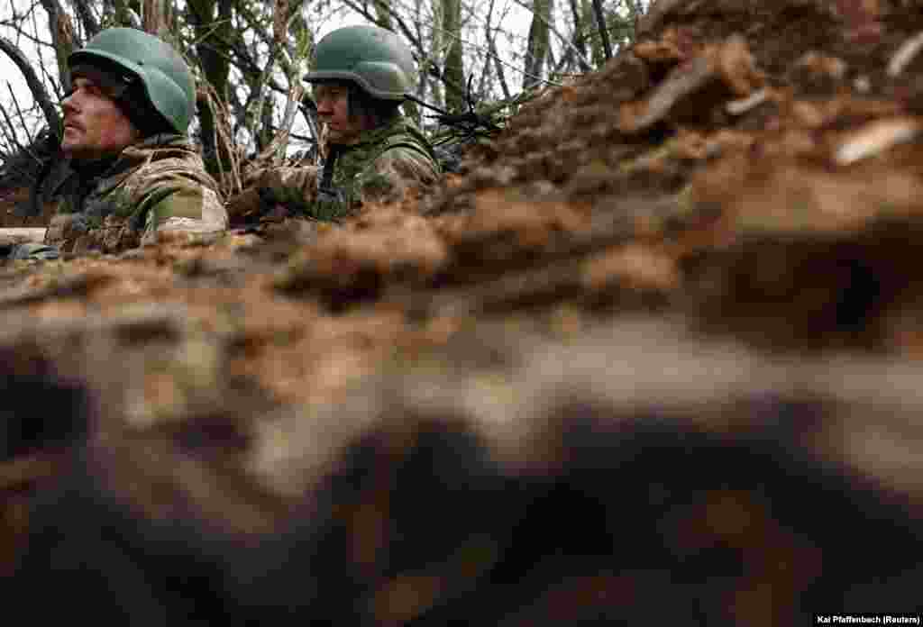 Многу аналитичари велат дека Бахмут има мало воено значење и оти борбите имаат повеќе симболична вредност. 