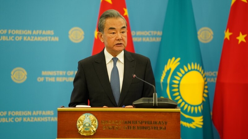 Кинескиот министер за надворешни работи даде поддршка за независност на Казахстан