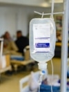 Pacientë në një klinikë të Qendrës Klinike Universitare të Kosovës. 