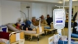 Pacientë në një klinikë të Qendrës Klinike Universitare të Kosovës. 
