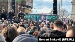 'Ne pristajemo', pisalo je na jednom od plakata na protestu u Beogradu, 30. decembar 2023.