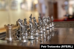 Бағалы металлдардан жасалған шахмат фигуралары