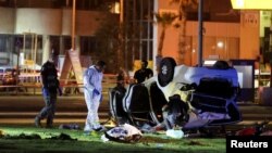 Перевернутый автомобиль нападавшего, Тель-Авив, Израиль, 7 апреля 2023 года