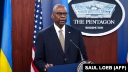 Sekretari amerikan i Mbrojtjes, Lloyd Austin, gjatë një konference për media në Pentagon më 26 prill 2024. 