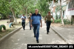 Російський глава Криму Сергій Аксьонов інспектує вулиці селища Гвардійського Сімферопольського району, архівне фото