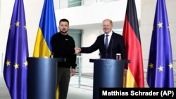 Президент України Володимир Зеленський і канцлер Німеччини Олаф Шольц (праворуч). Берлін, 14 травня 2023 року