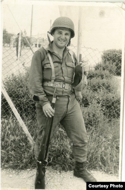 Леонид Гиршович на срочной службе в израильской армии, весна 1974 г.