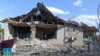 Удар РФ по селу на Харківщині: двох людей врятували з-під завалів