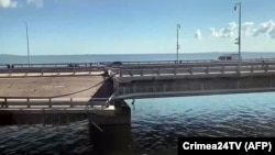 Tronson al Podului Crimeea avariat de o explozie pe 17 iulie.
