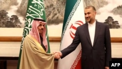 تصویری از دیدار حسین امیرعبداللهیان و فیصل بن فرحان، وزرای خارجه ایران و عربستان سعودی، در چین