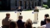 Президент України Володимир Зеленський (п) і президентка Європарламенту Роберта Метсола, Київ, 9 травня 2024 року