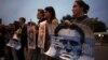 Ljudi učestvuju u demonstracijama u blizini ruske ambasade u Rimu, nakon smrti ruskog opozicionog lidera Alekseja Navaljnog, Italija, 16. februara 2024. 