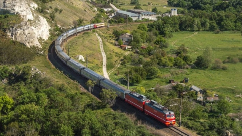 Российский перевозчик намерен запустить еще один ежедневный поезд из РФ в Крым
