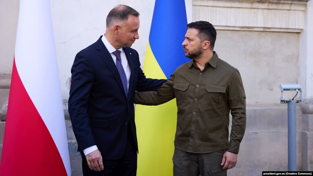 Претседателот на Украина Володимир Зеленски и претседателот на Полска Анджеј Дуда за време на комеморацијата на жртвите од трагедијата во Волин, 9 јули 2023 година