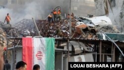 Gašenje vatre posle napada u kojem je uništen iranski konzulat u Damasku, 1. april 2024.