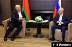 Уладзімір Пуцін і Аляксандар Лукашэнка (зьлева) на перамовах у Сочы, 15 верасьня 2023