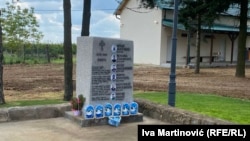 Spomenik ubijenima u selu Malo Orašje kod Mladenovca, 22. april 2024.