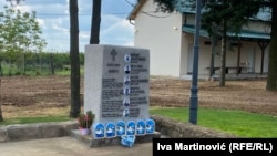 Spomenik stradalima u Malom Orašju kod Mladenovca, 22. april 2024. 
