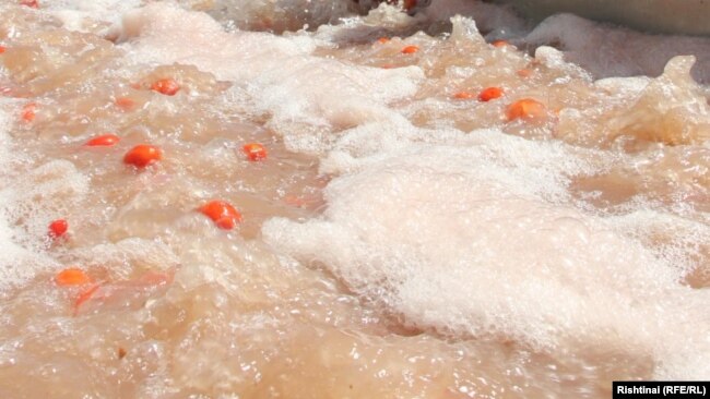 ارشیف: په افغانستان کې د رومیانو د پروسس یوه فاریکه. اوس ویل کېږي چې ګڼ شرکتونه ایران ته تللي او هلته یې په بېلابېلو برخو کې پانګونې کړې دي.